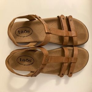 Taos Trophy 2 boho tan sandal women's size 8